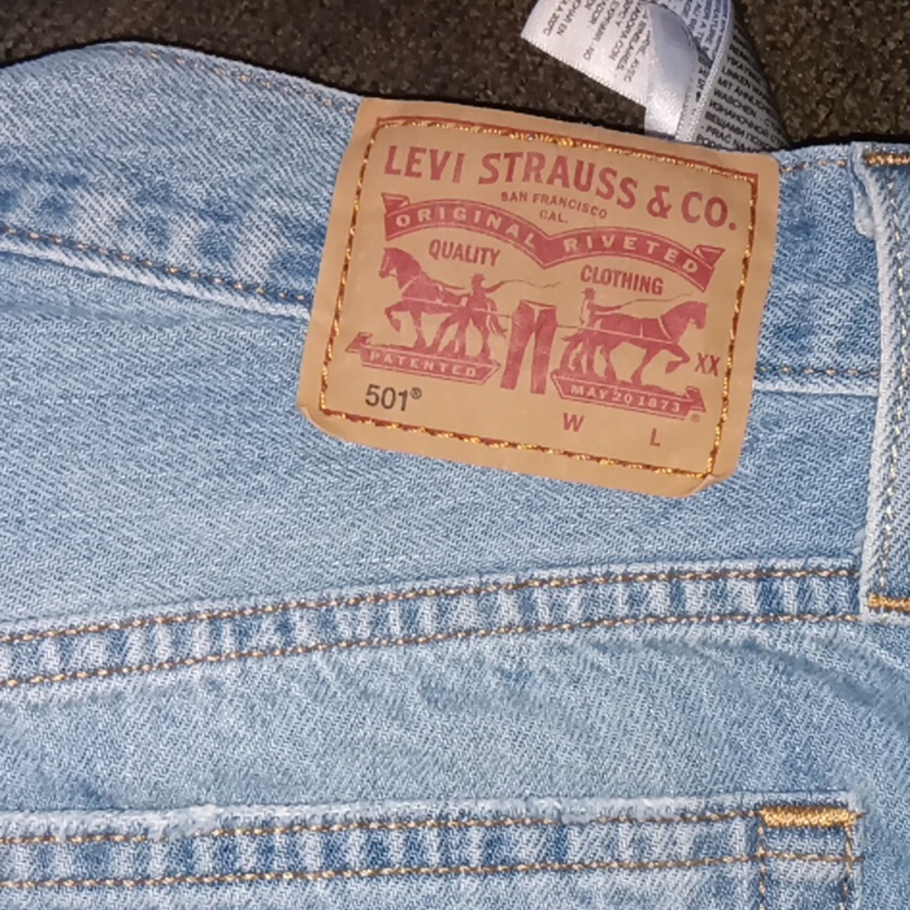 Levis high waisted jean shorts - Picture 5 of 6